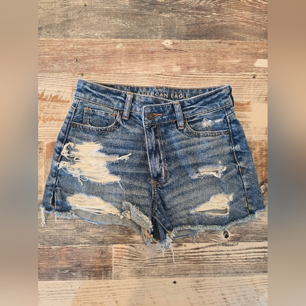 American Eagle Strigid Distressed Blue Denim Mom Shorts